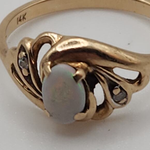 Authentic real 14k Yellow Gold Opal and Diamond Ring Size 5.75. - Picture 7 of 8